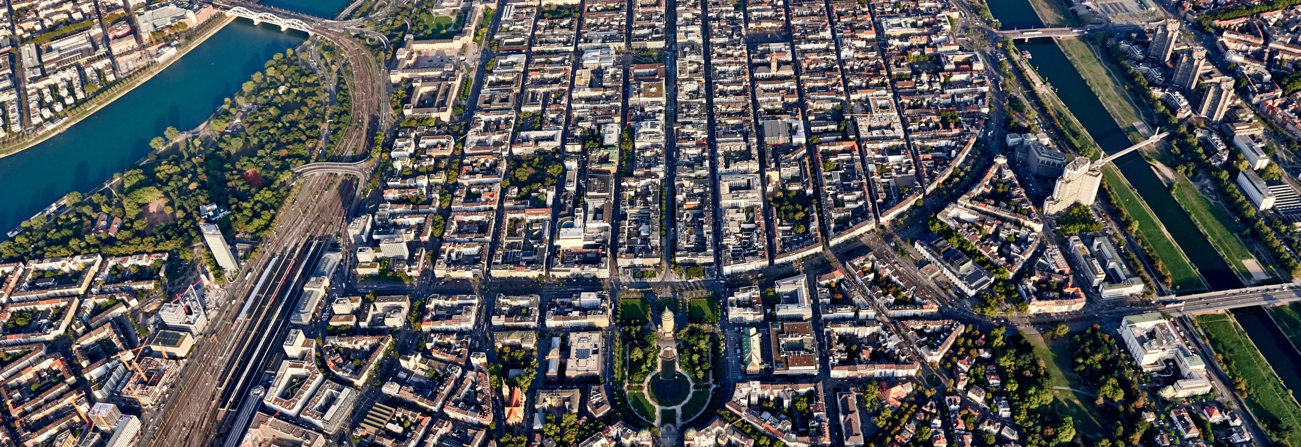 2019 Luftbild Mannheim Quadrate_Dirk Jünger copy Heidelberg town on Neckar river, Germany